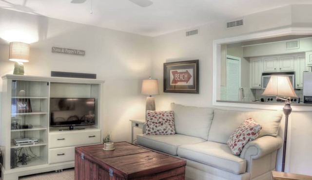 Closest to Pier Village Pool Pet-Friendly 0.7 Miles to St. Simons Beach
