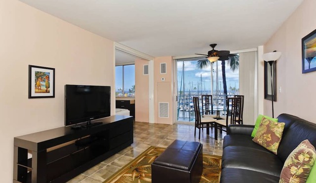 Waikiki Marina-Front Condo! Ocean & Fireworks View, Central AC, Full Kitchen!