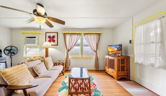 Hibiscus Beach Cottage, Steps to Beach, Beautiful Mountain Views, TVNC#5067