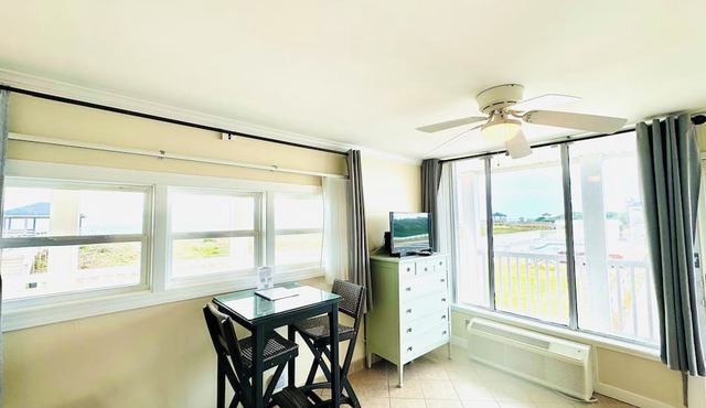 RARE OCEANFRONT CONDO W/PANORAMIC OCEAN & SUNSET VIEW PRIVATE BEACH ACCESS WiFi