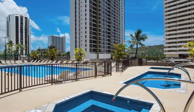 Waikiki Banyan 38th fl - ocean-view lanai