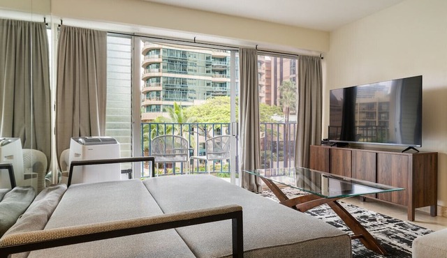 2BR/1BA Condo at Royal Aloha in Waikiki! Free PARKING, Free WiFi!