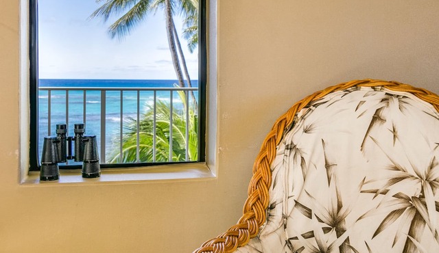 Spacious 2 Bedroom Oceanfront Condo with Full Kitchen & 'Wrap around' Lanai