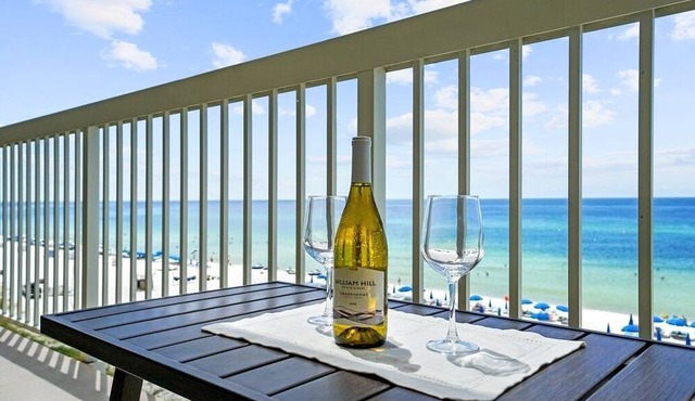 Beach Front 4th Floor, 2 BR/2BA w/Bunkroom! FREE BEACH SERVICE, Sleeps 6+WIFI