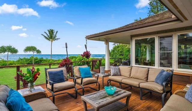 Luxe Beachfront Anahola with A/C