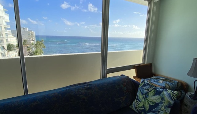 Summer Prices! Diamond Head Gem 1 bdr oceanfront condo, surfing, sunset views.