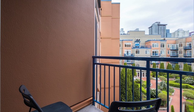 Enchanting Condo in Heart of Seattle w/Parking!