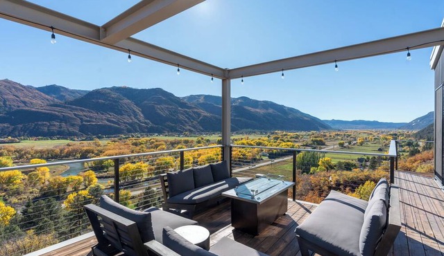 Breathtaking Views of Animas River Valley, Hot Tub, Beautiful Modern Home