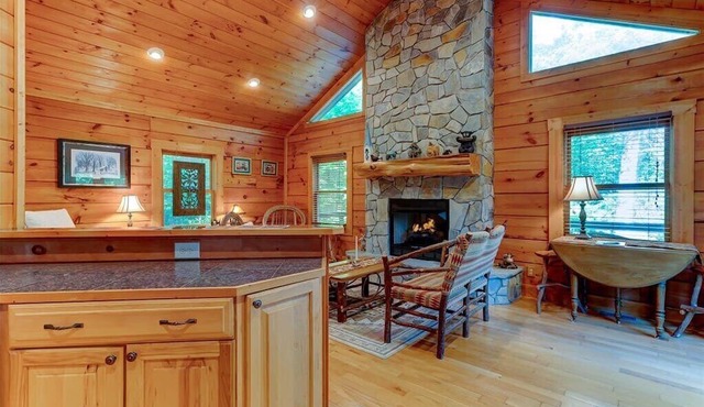 Sticks and Stones - Serene cabin with Heat & A/C in Almond, NC, near Bryson City
