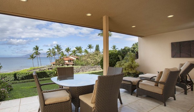 Snorkel Directly Out Front - Makena Surf C105