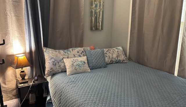 Cozy 2-bedroom cabin in peaceful Northport on the LAKE