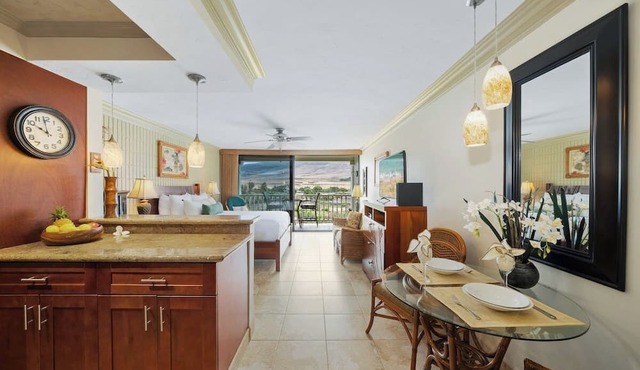 SUMMER SALE! Getaway Studio by the Beach Pool Hot Tub - Lahaina Shores 512