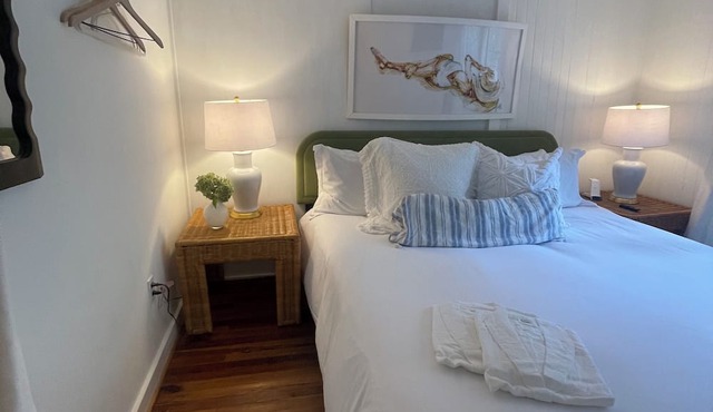 North End, 3 Br Luxury Cottage, Pet Friendly, Private Road, 5 min walk to Beach