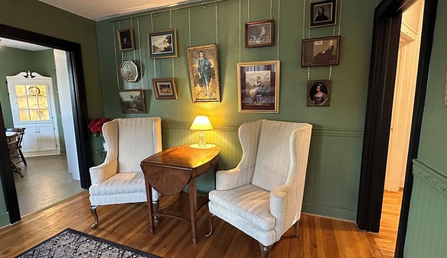Pet-Friendly Fenced Yard, Walk Downtown