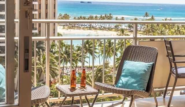 Oceanview condo w/lanais & pool access