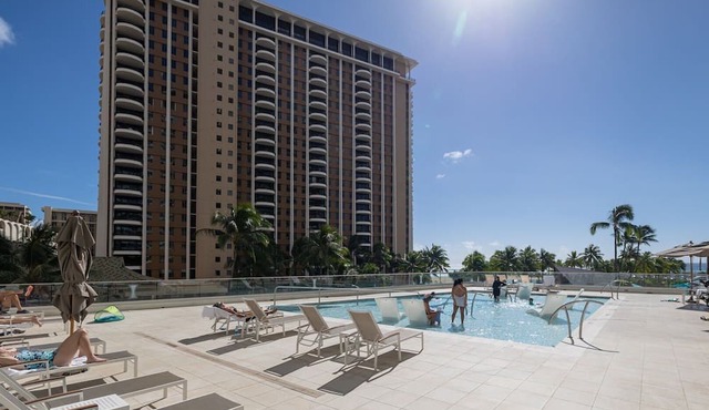 Spacious 2 Units Retreat at the Ilikai Hotel – Accommodates 10 Guests