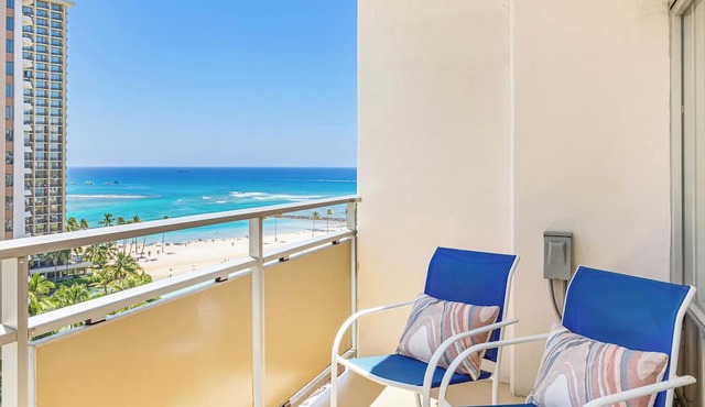 Stunning Ocean & Fireworks Lagoon View From Condo at Ilikai w/Full Kitchen