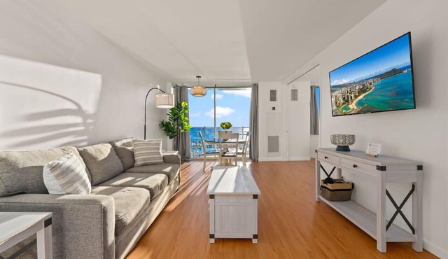 *Newly Renovated Oceanfront Waikiki- Ilikai Marina