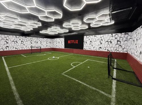 Buddha Mansion Compound - Pickle Ball - Basket ball - Pool - Hot Tub - Sauna Game Room and much more