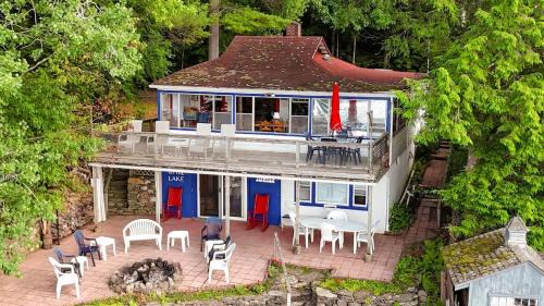 Harry's Hideaway