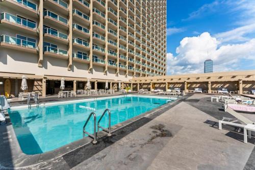 Ala Moana Hotel 2026 near beach King bed
