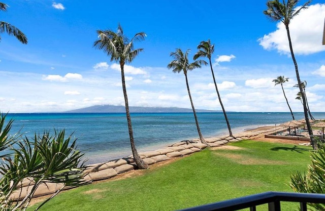 Remodeled Maui OceanFront 2BD w Ocean Views Valley Isle 208